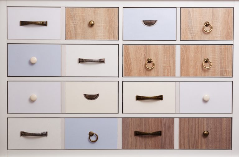 Tips on Choosing Your Closet Handles and Knobs