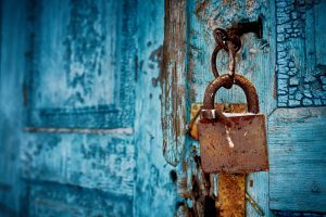 To convert your door into a table, you'll need to remove any unnecessary elements.