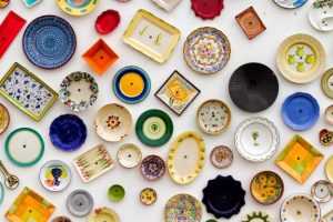 4 Creative Ways to Decorate Your Walls with Plates
