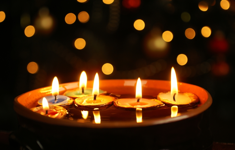 Putting candles in water is another way to present decorative candles.
