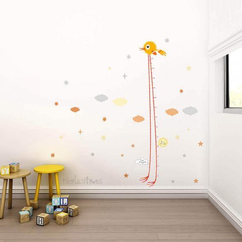 Among the many accessories for babies' bedrooms available, you could find a pretty growth height chart to put on the wall