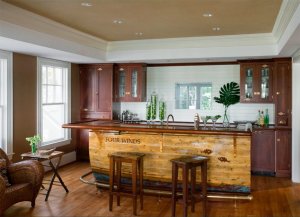 The materials you use for your bar will have an impact on the style.