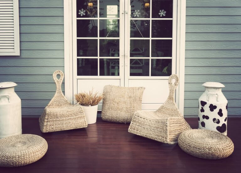 2 Ideas on Outdoor Chairs for Your House