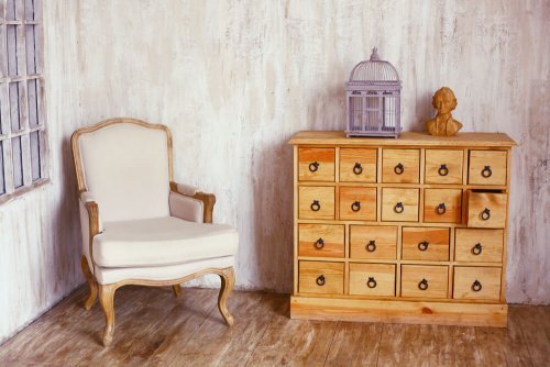 Recycle antique furniture so as not to overspend when renovating