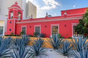 Mexican architecture features bright colors.