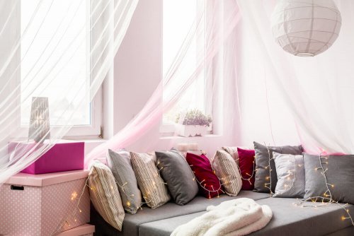 Bedroom Canopies and Drapes: Tips and Original Ideas