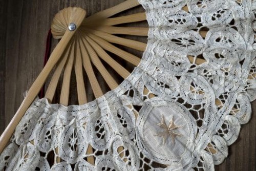 Decorating with Beautiful Folding Fans