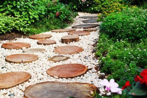 5 Steps for Creating a Gravel Path for Your Garden