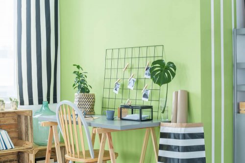 Use the rule of 60/30/10% to create a perfectly balanced decor including the color Greenery