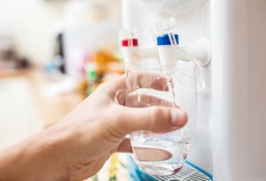 Filling up a glass with a water dispenser