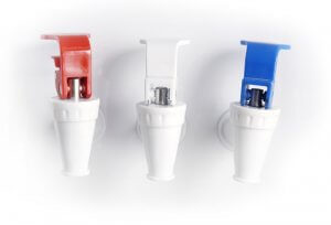 Water dispenser with three knobs