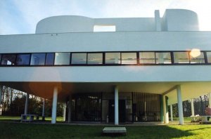 Take A Look At The Interior Of Villa Savoye By Le Corbusier