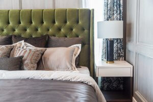 4 White Bedside Tables to Decorate Your Room