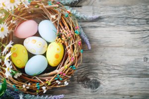 Easter Wreaths to Spruce Up Your Front Door