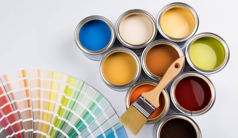 family decorate painting