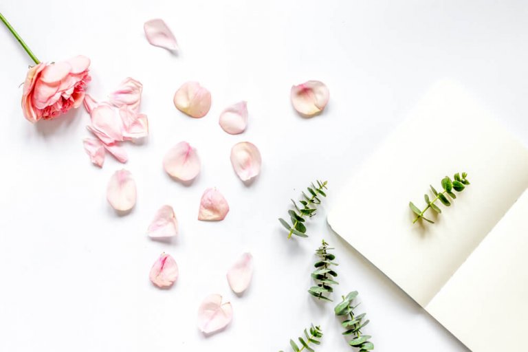 4 Ideas for Decorating with Flower Petals