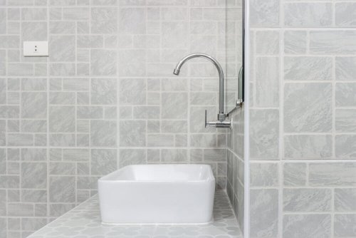 An electrical outlet near a sink.