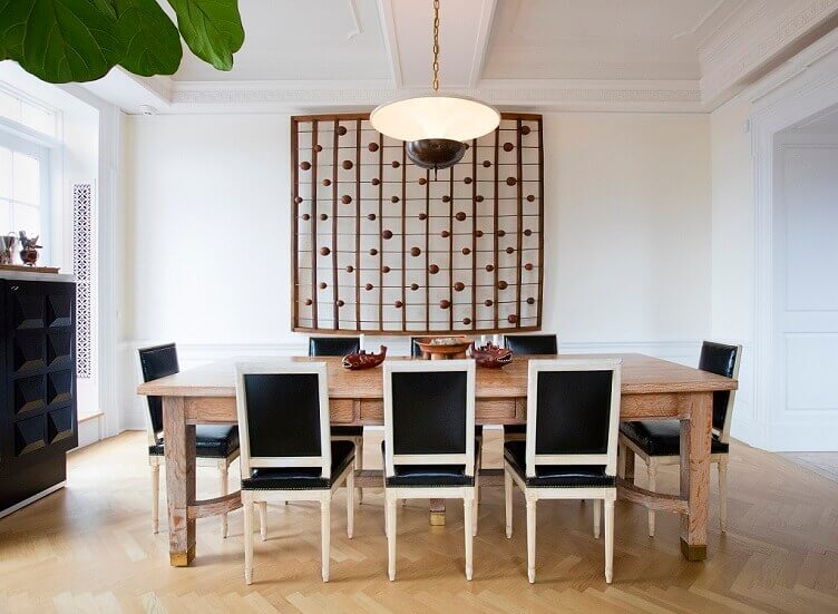 A dining room with lots of space.