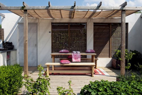 The Best Colors for Courtyards