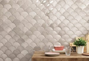 Neutral kitchen tiles.