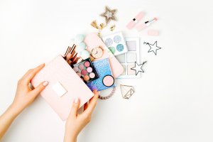 5 Ways to Make your Own Makeup Organizers
