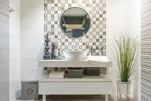 4 Tips on Putting up Moisture-Resistant Wallpaper
