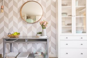 Decorating your Living Room with Round Mirrors