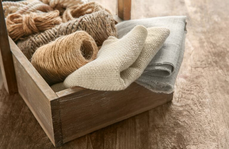 8 Fantastic Ways to Decorate with Burlap