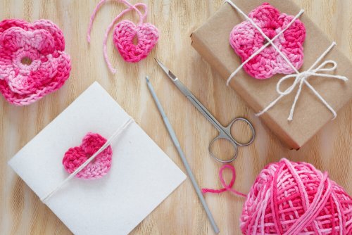 4 Cute Decor Ideas with Crochet Flowers
