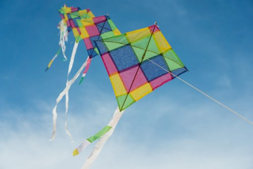 Custom Kites - Four Steps to Make Your Own - Decor Tips