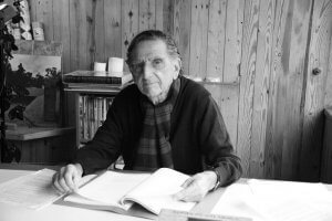 A picture of Rogelio Salmona in his old age.