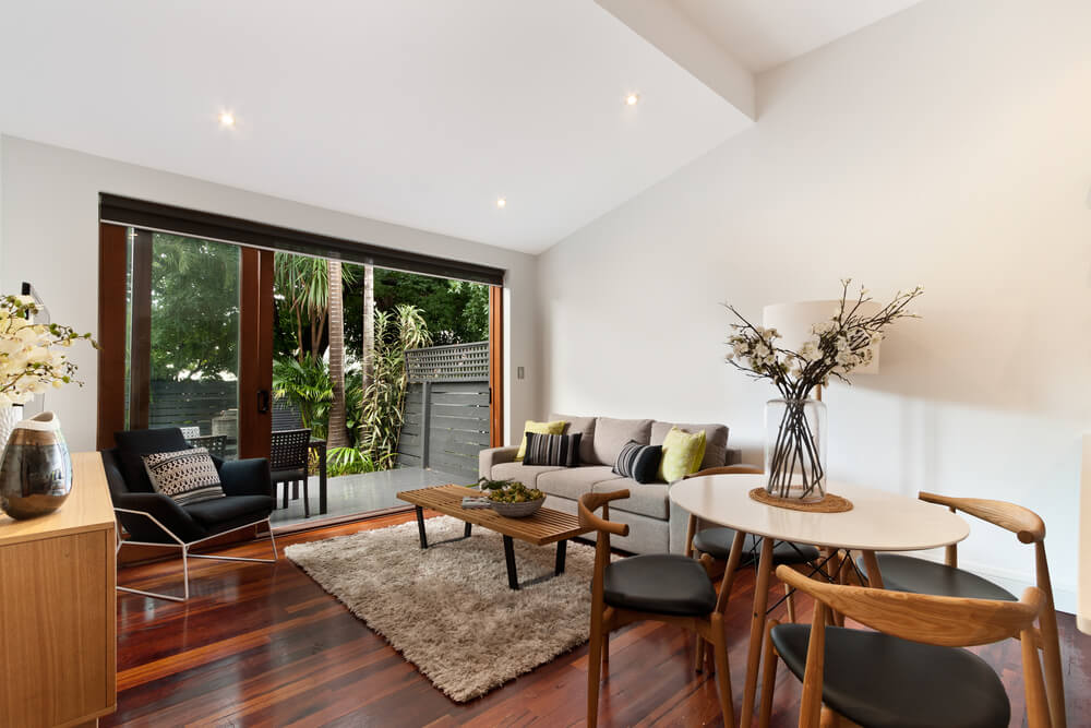 simple fast living room