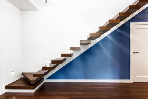 To decorate your staircase, you can mix two colors on the wall in the background.