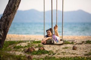 3 Easy Ideas for Backyard Swings