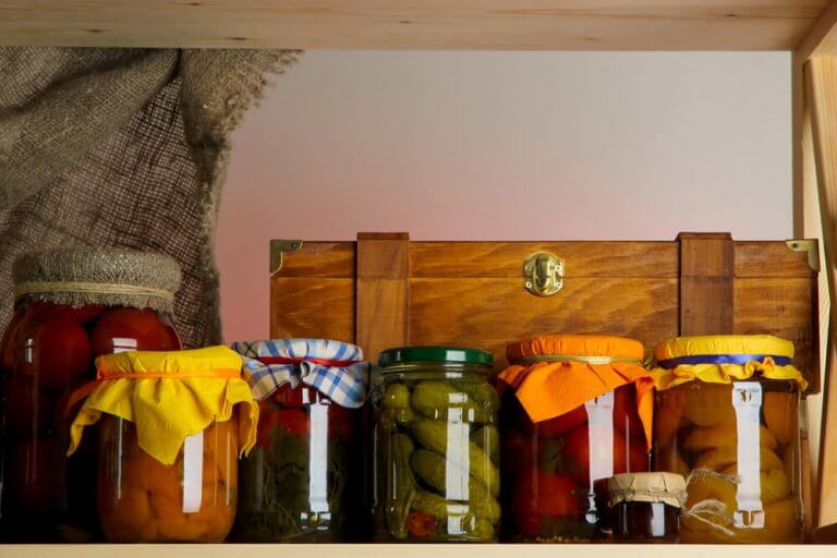 Organize your Cupboards in 5 Simple Steps