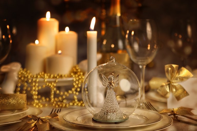 How to Decorate the Table for Christmas Dinner