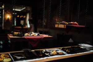 How to Use Metal Chains in Interior Design