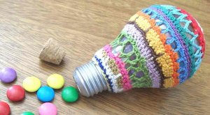 Reuse Lightbulbs for Festive Christmas Decor