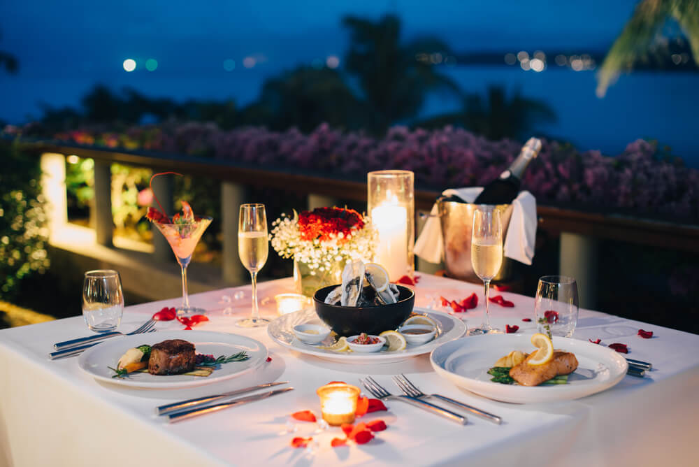 romantic dinner table set up