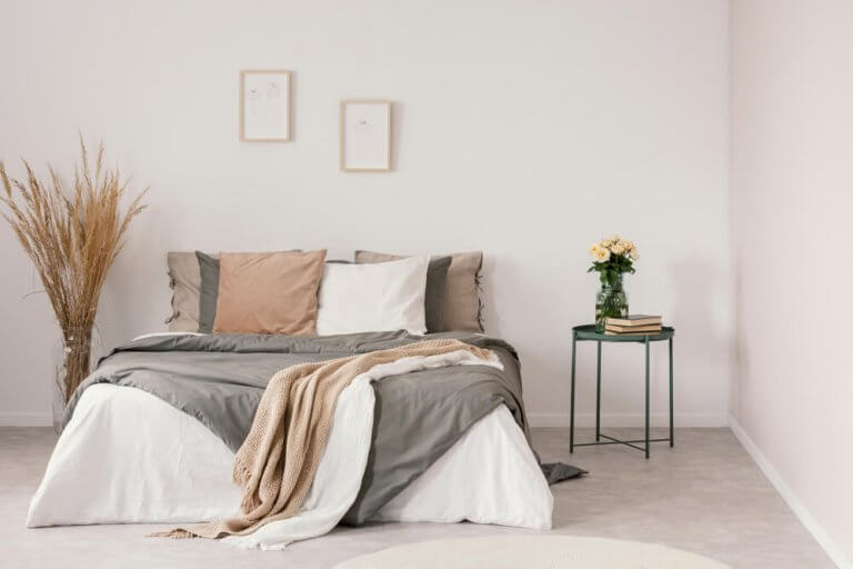 How to Decorate your Bedroom in Neutral Colors