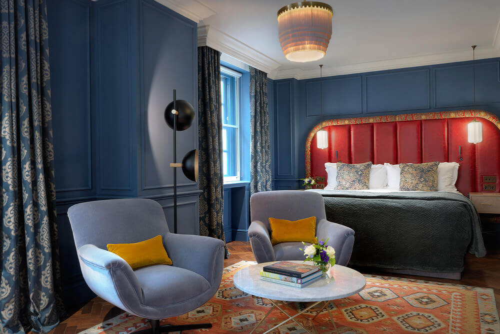 The Bloomsbury style uses rich fabrics and floral patterns