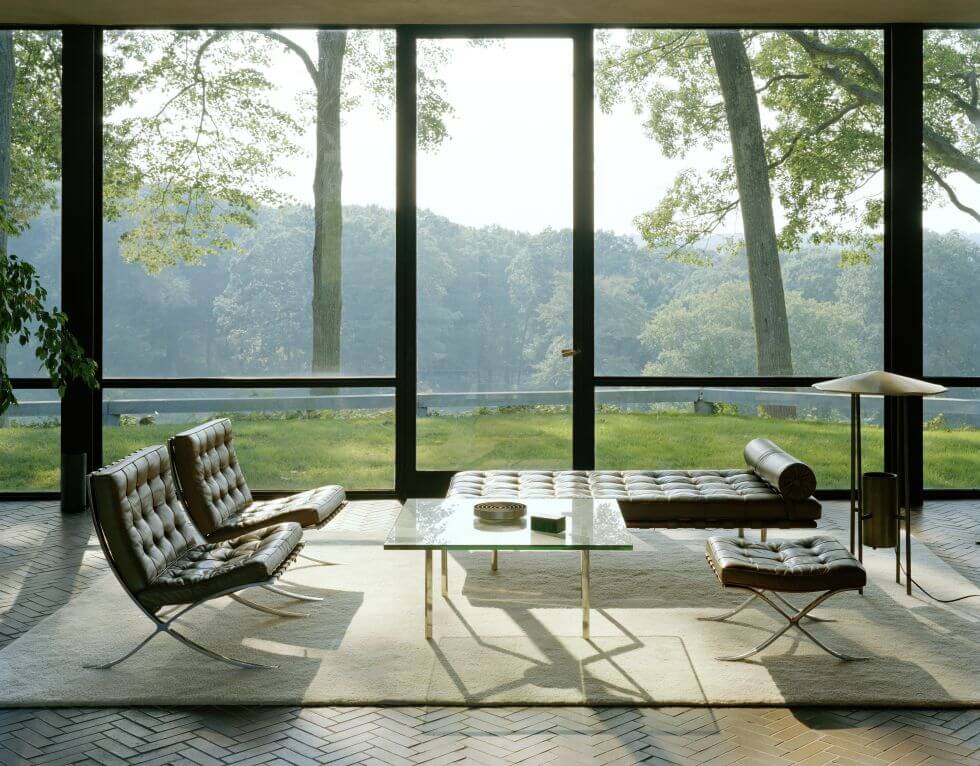 glass house mies van der rohe