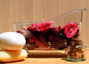 Decorate Your Bathroom with Potpourri