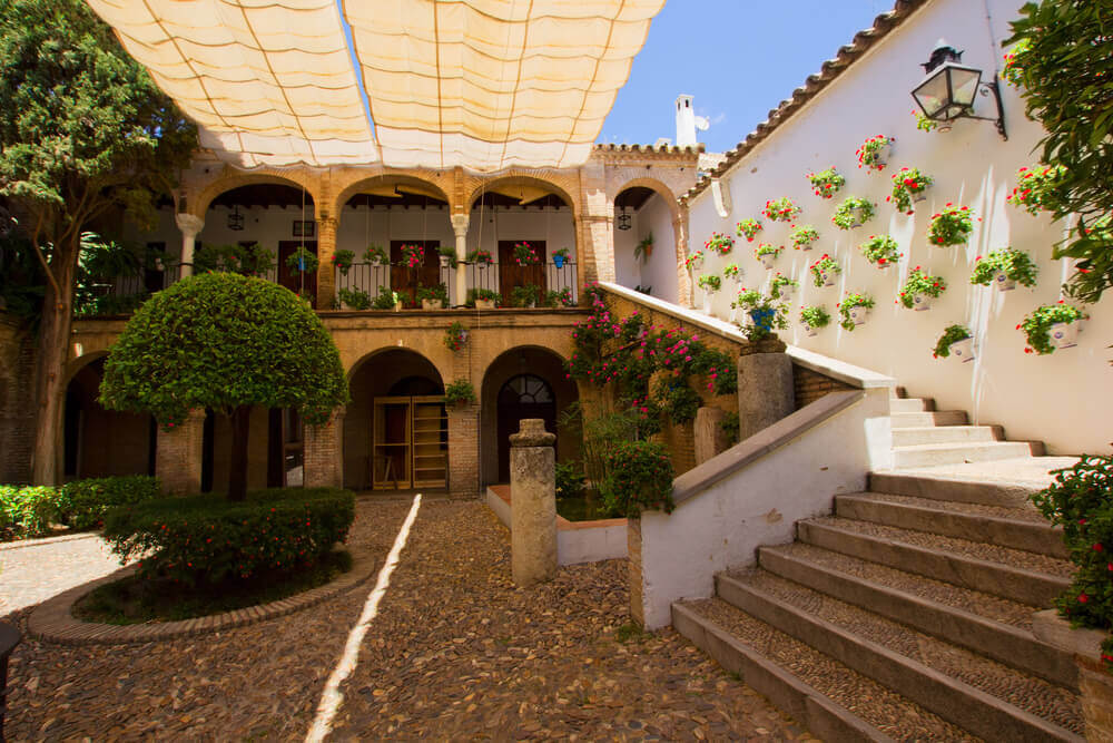 Andalusian courtyard advantages
