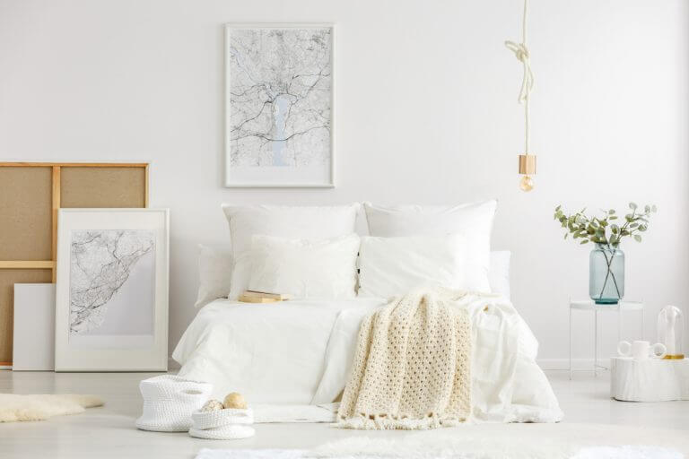 A minimalist bedroom