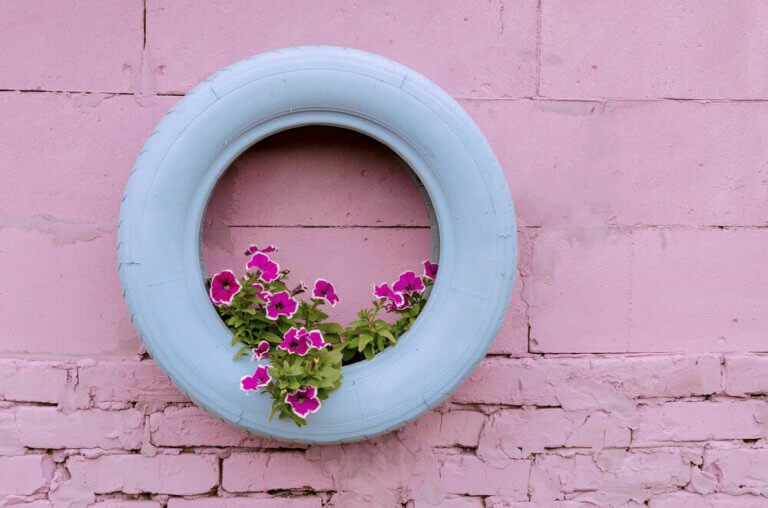 5 Ways to Use Old Car Tires in Backyard Decor