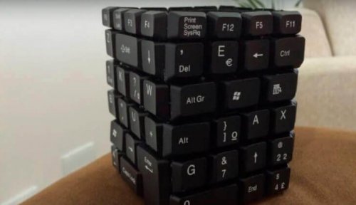 A pencil holder decorated with keyboard keys.