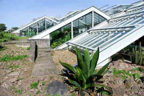 Environment-friendly bioclimatic architecture.