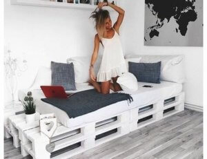 Ways to decorate without spending money - pallet bed.