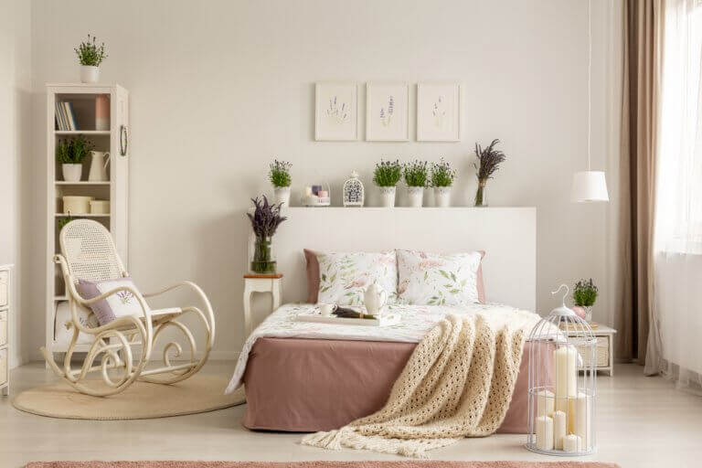 Rocking chairs in pastel colors can suit the decor in a bedroom